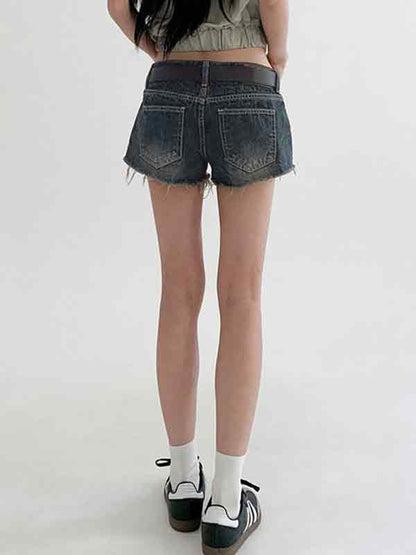 Short en jean foncé taille basse avec ceinture