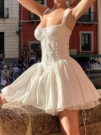 Robe plissée blanche à panneau en dentelle douce française