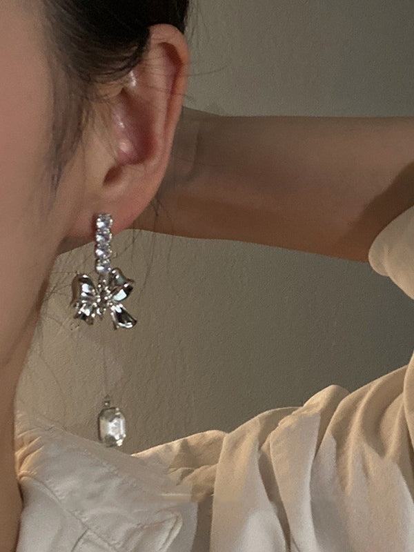 Boucle d'oreille pendante en zircon Y2K avec nœud