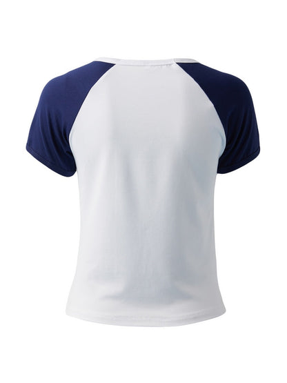 Blauwe vintage raglan crop top met korte mouwen en letterontwerp