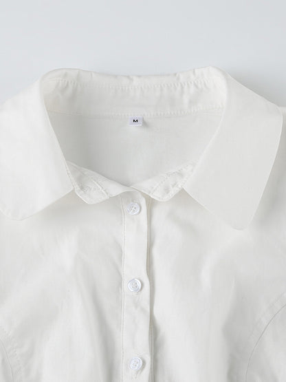 Chemise blanche vintage à manches courtes et col en V à taille fine