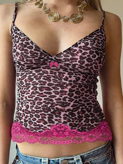 Roze vintage cami-top met kanten stiksels en luipaardprint