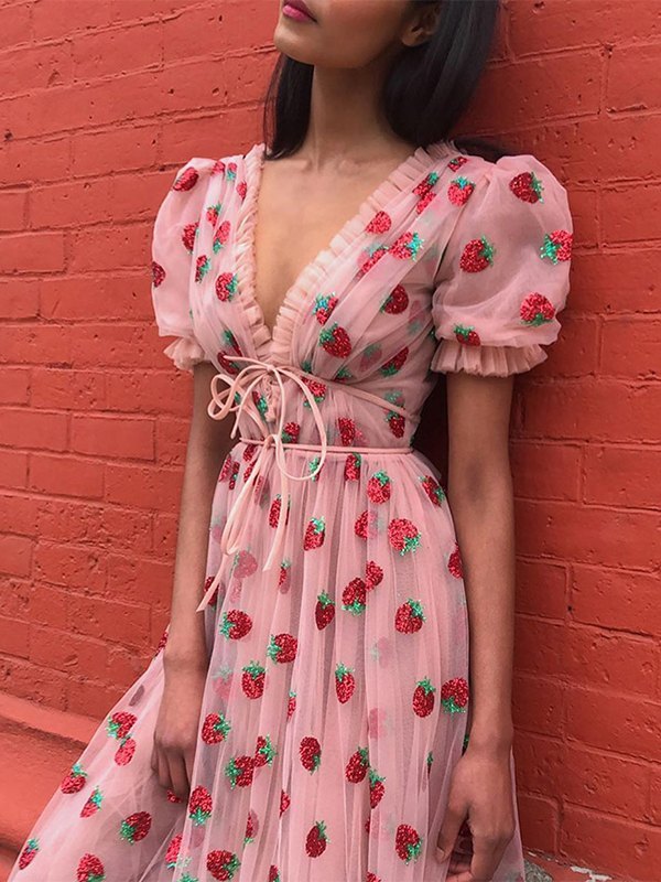 Robe longue plissée en maille fraise rose à paillettes