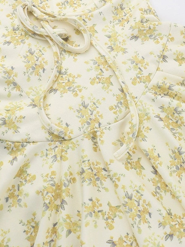 Robe courte à manches courtes et col en V profond à fleurs jaunes françaises