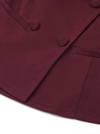 Ensemble haut boutonné à épaules dénudées et mini-jupe bordeaux vintage