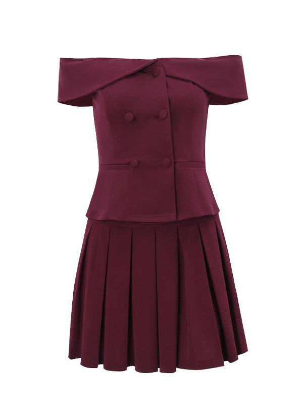 Ensemble haut boutonné à épaules dénudées et mini-jupe bordeaux vintage