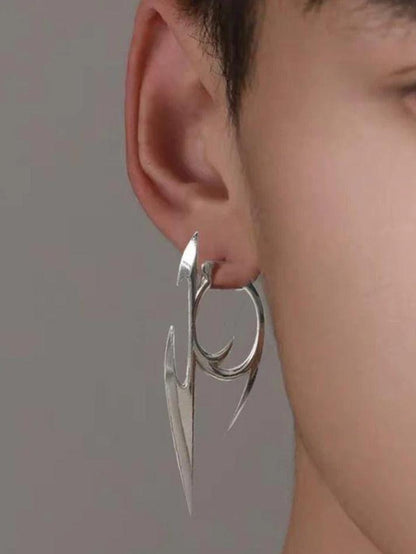 Boucles d'oreilles en argent avec personnage gothique en forme de fléchettes