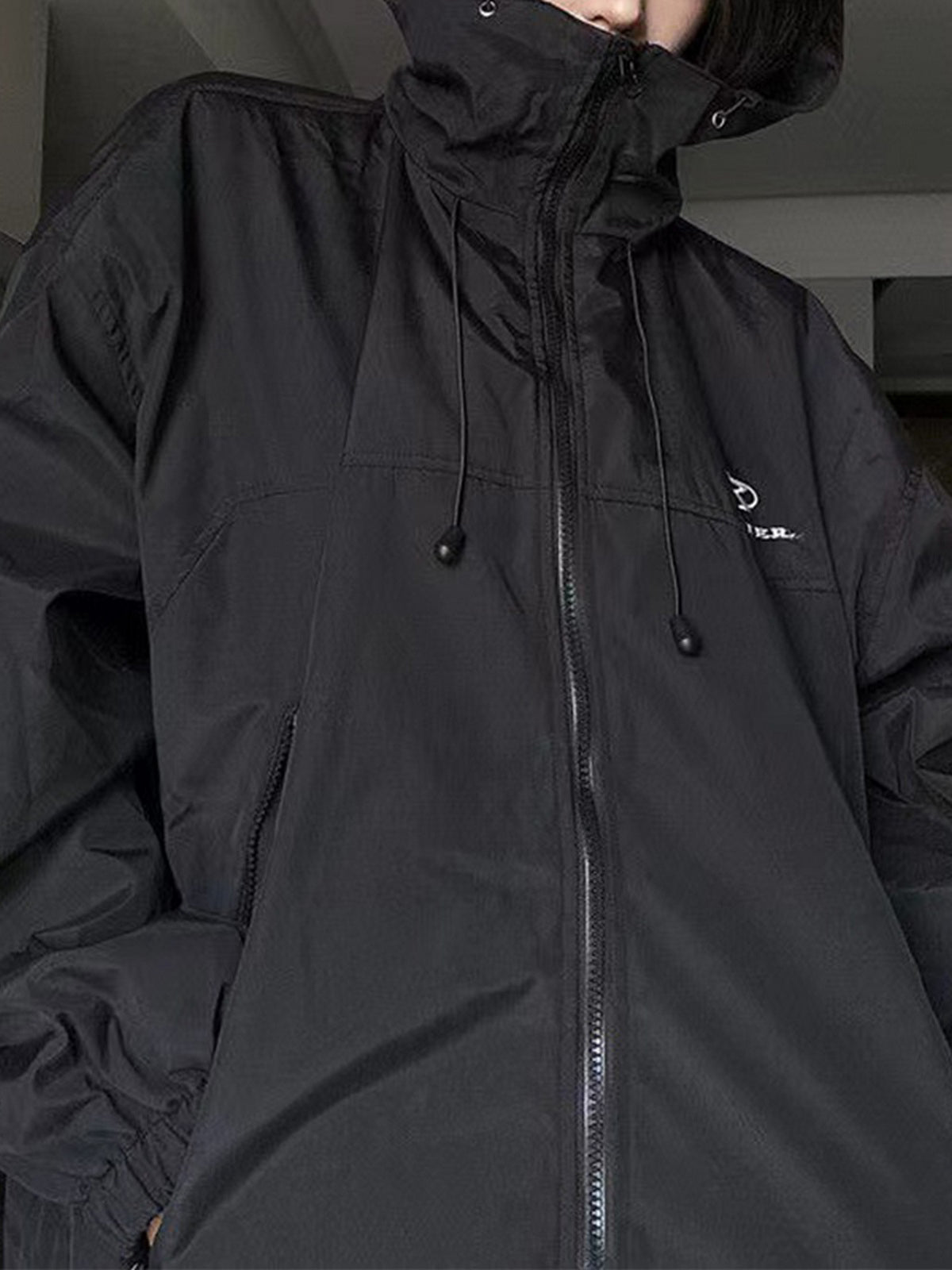 Veste d'extérieur imperméable surdimensionnée noire rétro avec capuche